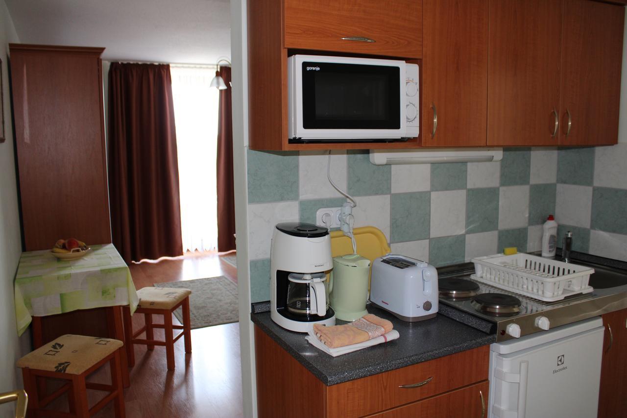 Erika Apartmanhazak Apartment เฮวิซ ภายนอก รูปภาพ